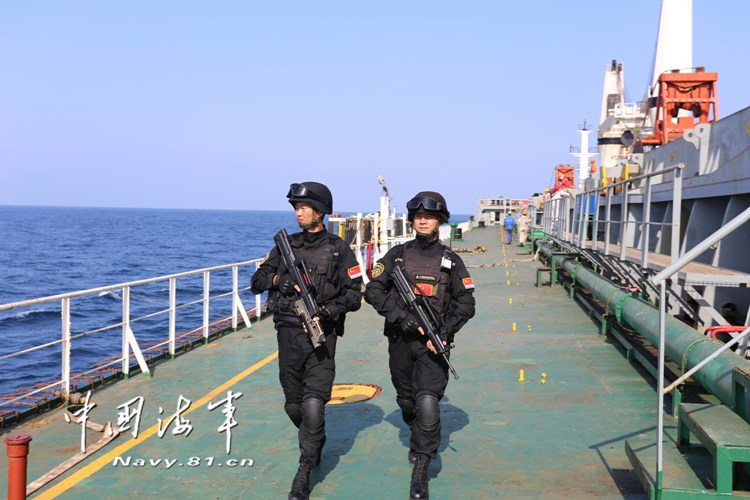 中国海军随船护卫官兵严守铁律赢得“点赞”